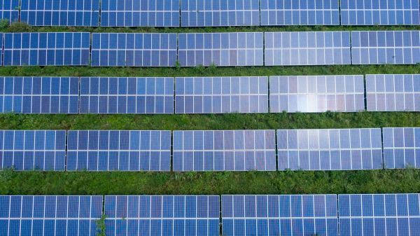 Les critères essentiels pour sélectionner un panneau solaire efficace
